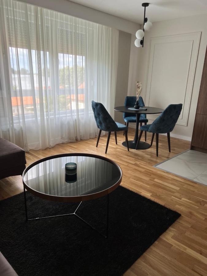 Lilly Lux Lägenhet Bijeljina Exteriör bild